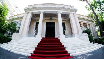 «Ενημέρωση κατά μόνας, όχι σύσκεψη αρχηγών» για την ελληνική εμπλοκή στο «Ιρανικό», λέει το Μαξίμου – Τι ζητά η αντιπολίτ