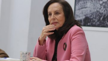 &Epsilon;&nu;&sigma;&tau;ά&sigma;&epsilon;&iota;&sigmaf; &alpha;&pi;ό &tau;&eta;&nu; Ά&nu;&nu;&alpha; &Delta;&iota;&alpha;&mu;&alpha;&nu;&tau;&omicron;&pi;&omicron;ύ&lambda;&omicron;&upsilon; &gamma;&iota;&alpha; &tau;&alpha; &laquo;&pi;&alpha;&rho;&alpha;&tau;&rho;ά&gamma;&omicron;&upsilon;&delta;&alpha;&raquo; &tau;&eta;&sigmaf; &delta;&iota;&epsilon;ύ&rho;&upsilon;&nu;&sigma;&eta;&sigmaf;