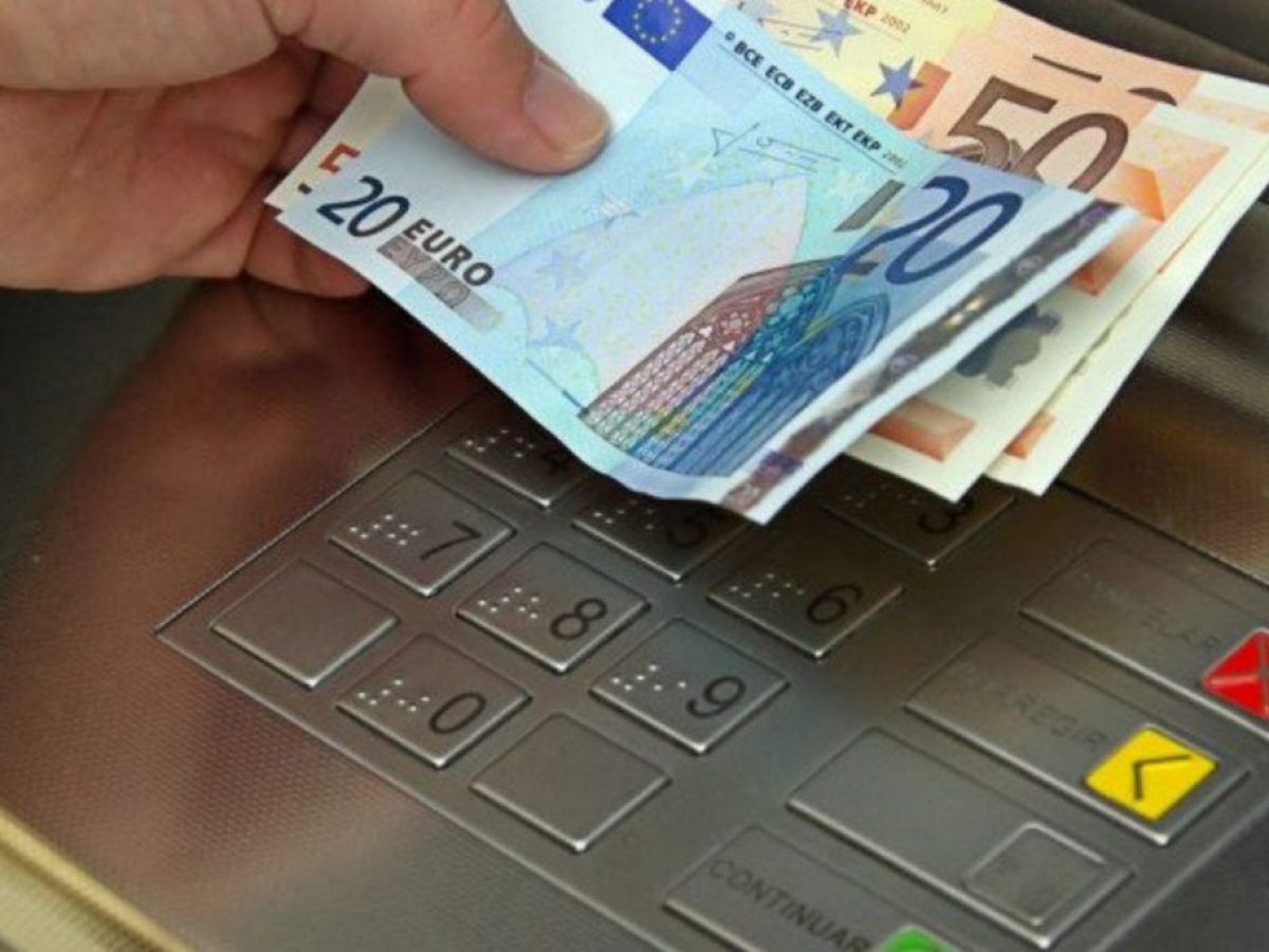 Έντονες αντιδράσεις στη Βουλή για την αύξηση του κατώτατου μισθού