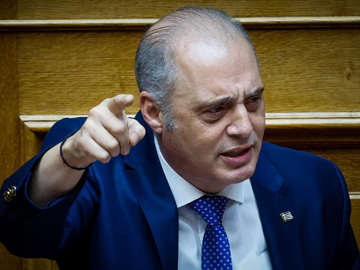 Επιστολή στον Κακλαμάνη απέστειλε ο Βελόπουλος για τον Φλώρο: Με αποκάλεσε «απατεώνα, σαχλαμάρα και καράφλα»