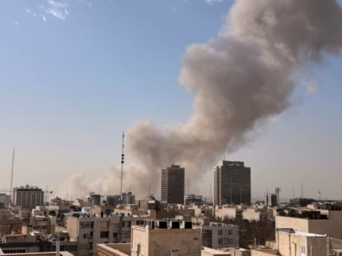 Επίθεση ΗΠΑ-Ισραήλ στο Ιράν: «Καμία εμπλοκή της Ελλάδας για κανέναν λόγο», λέει η αντιπολίτευση