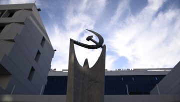 &Epsilon;&rho;ώ&tau;&eta;&sigma;&eta; &Kappa;&Kappa;&Epsilon; &sigma;&tau;&eta; &Beta;&omicron;&upsilon;&lambda;ή &gamma;&iota;&alpha; &tau;&omicron;&upsilon;&sigmaf; &nu;&alpha;&upsilon;&tau;&epsilon;&rho;&gamma;ά&tau;&epsilon;&sigmaf; &laquo;&pi;&omicron;&upsilon; &beta;&rho;ί&sigma;&kappa;&omicron;&nu;&tau;&alpha;&iota; &epsilon;&gamma;&kappa;&lambda;&omega;&beta;&iota;&sigma;&mu;έ&nu;&omicron;&iota; &sigma;&tau;&omicron;&nu; &Pi;&epsilon;&rho;&sigma;&iota;&kappa;ό &Kappa;ό&lambda;&pi;&omicron;&raquo;