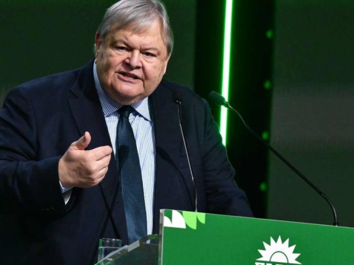 Ευάγγελος Βενιζέλος: «Κανείς πρωθυπουργός δεν μπορεί να επιβαρύνει με τα δικά του προβλήματα τη χώρα»