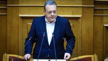 Φάμελλος κατά κυβέρνησης: Οι επιδοτήσεις δεν καταπολεμούν την ακρίβεια, γιατί δεν μειώνουν τις τιμές