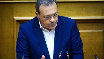 &Phi;ά&mu;&epsilon;&lambda;&lambda;&omicron;&sigmaf;: &Omicron; &Sigma;&Upsilon;&Rho;&Iota;&Zeta;&Alpha;-&Pi;&Sigma; &sigma;&tau;&eta;&rho;ί&zeta;&epsilon;&iota; &kappa;&alpha;&iota; &epsilon;&nu;&theta;&alpha;&rho;&rho;ύ&nu;&epsilon;&iota; &tau;&eta;&nu; &epsilon;&nu;ό&tau;&eta;&tau;&alpha; &tau;&omicron;&upsilon; &pi;&rho;&omicron;&omicron;&delta;&epsilon;&upsilon;&tau;&iota;&kappa;&omicron;ύ &chi;ώ&rho;&omicron;&upsilon;