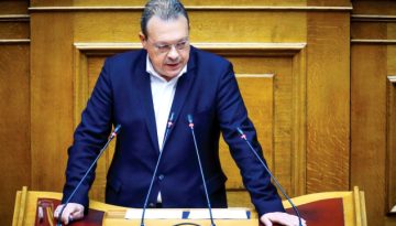 Φάμελλος: Αναιμική αύξηση του κατώτατου μισθού – Αιχμές στην κυβέρνηση για το σκάνδαλο των υποκλοπών