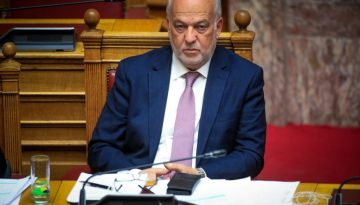 &Phi;&lambda;&omega;&rho;ί&delta;&eta;&sigmaf;: &Tau;&iota; &epsilon;ί&pi;&epsilon; &gamma;&iota;&alpha; &tau;&omicron; &chi;ά&omicron;&sigmaf; &sigma;&tau;&eta; &delta;ί&kappa;&eta; &gamma;&iota;&alpha; &tau;&alpha; &Tau;έ&mu;&pi;&eta; &ndash; &laquo;&Eta; &epsilon;&iota;&kappa;ό&nu;&alpha; &delta;&epsilon;&nu; ή&tau;&alpha;&nu; &kappa;&alpha;&lambda;ή&raquo;
