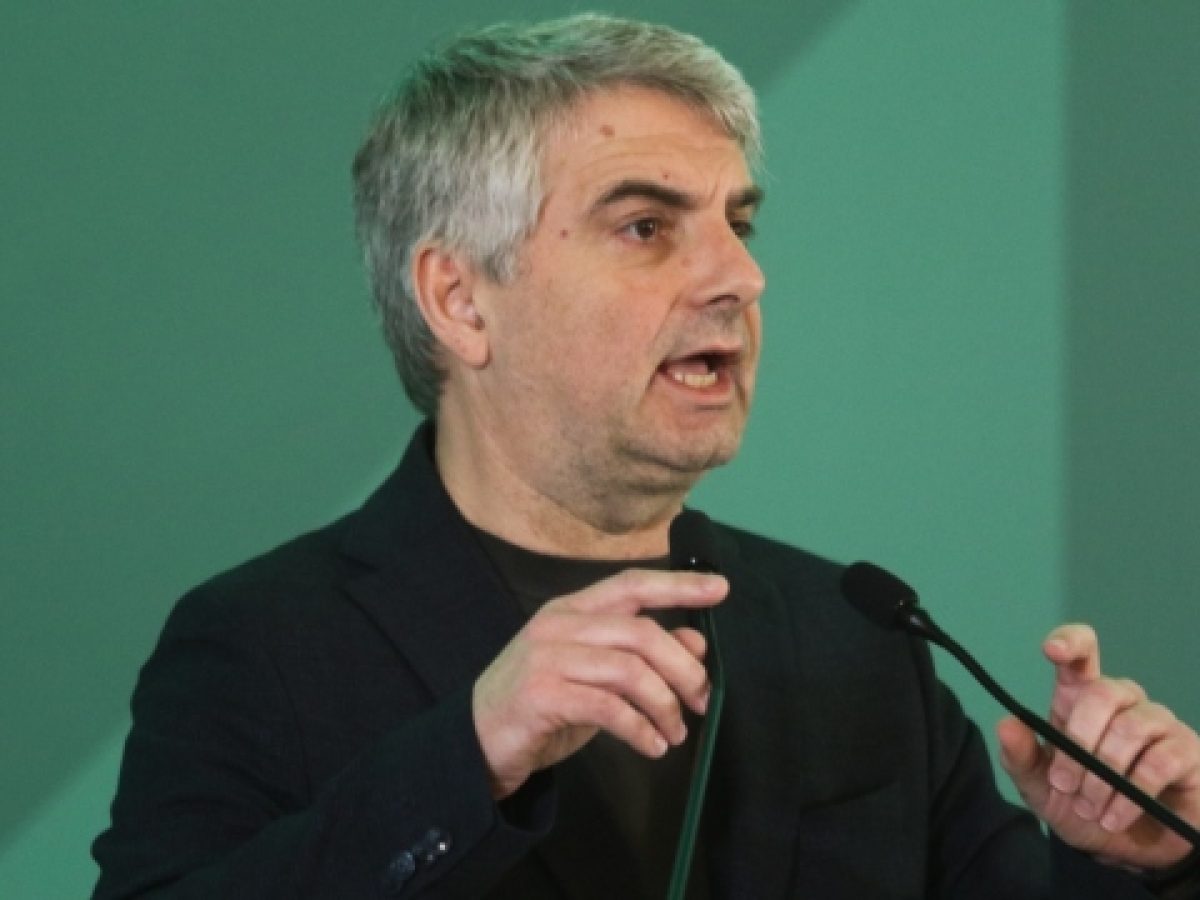 «Φουρτούνες» στο ΠΑΣΟΚ από τη διαγραφή του Κωνσταντινόπουλου με φόντο τα φάλτσα της διεύρυνσης και την ακούνητη βελόνα