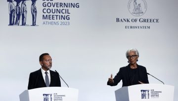 &laquo;&Phi;&tau;&omega;&chi;&alpha;&delta;ά&kappa;&iota;&alpha;&raquo; &Lambda;&alpha;&gamma;&kappa;ά&rho;&nu;&tau; &kappa;&alpha;&iota; &Sigma;&tau;&omicron;&upsilon;&rho;&nu;ά&rho;&alpha;&sigmaf; &mu;&pi;&rho;&omicron;&sigma;&tau;ά &sigma;&tau;&omicron;&upsilon;&sigmaf; Έ&lambda;&lambda;&eta;&nu;&epsilon;&sigmaf; &tau;&rho;&alpha;&pi;&epsilon;&zeta;ί&tau;&epsilon;&sigmaf;