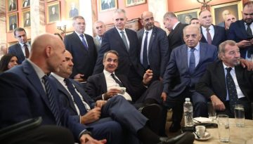&laquo;&Gamma;&alpha;&lambda;ά&zeta;&iota;&alpha; &pi;&eta;&gamma;&alpha;&delta;ά&kappa;&iota;&alpha;&raquo; &sigma;&tau;&eta; &Beta;&omicron;&upsilon;&lambda;ή: &Pi;&rho;ό&omega;&rho;&epsilon;&sigmaf;, &Tau;&sigma;ί&pi;&rho;&alpha;&sigmaf; &kappa;&alpha;&iota; &Kappa;&alpha;&rho;&upsilon;&sigma;&tau;&iota;&alpha;&nu;&omicron;ύ