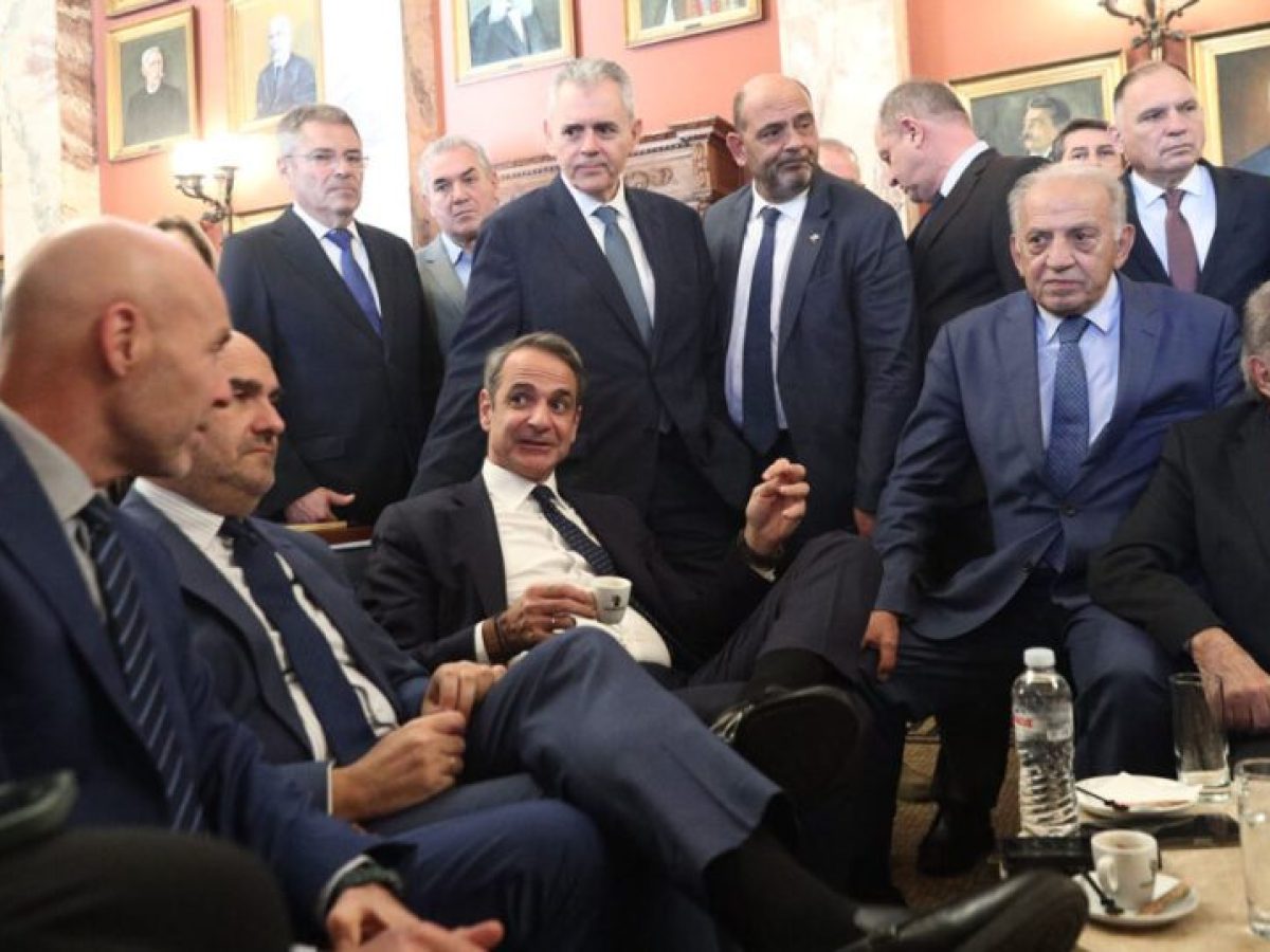 «Γαλάζια πηγαδάκια» στη Βουλή: Πρόωρες, Τσίπρας και Καρυστιανού