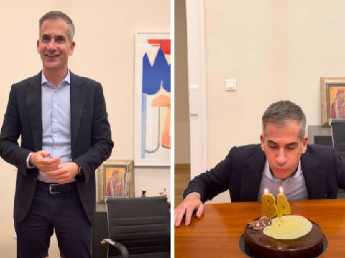 Γενέθλια για τον Κώστα Μπακογιάννη: Έκλεισε τα 48 και το γιόρτασε σβήνοντας τούρτα (Βίντεο)