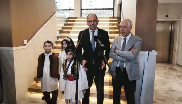 &Gamma;&epsilon;&rho;&alpha;&pi;&epsilon;&tau;&rho;ί&tau;&eta;&sigmaf;: &Alpha;&nu;&omicron;ί&gamma;&epsilon;&iota; &nu;έ&omicron; &kappa;&epsilon;&phi;ά&lambda;&alpha;&iota;&omicron; &sigma;&tau;&iota;&sigmaf; &sigma;&chi;έ&sigma;&epsilon;&iota;&sigmaf; &Epsilon;&lambda;&lambda;ά&delta;&alpha;&sigmaf;&ndash;&Lambda;&iota;&beta;ύ&eta;&sigmaf;
