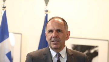 Γεραπετρίτης: «Καλώ τους Έλληνες πολίτες στην περιοχή να παραμένουν σε ασφαλή τόπο και να ακολουθούν τις οδηγίες των πρεσ