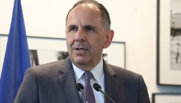 Γεραπετρίτης: Προτεραιότητα η προστασία των Ελλήνων στη Μέση Ανατολή- Συντονισμός πρεσβειών και προξενείων