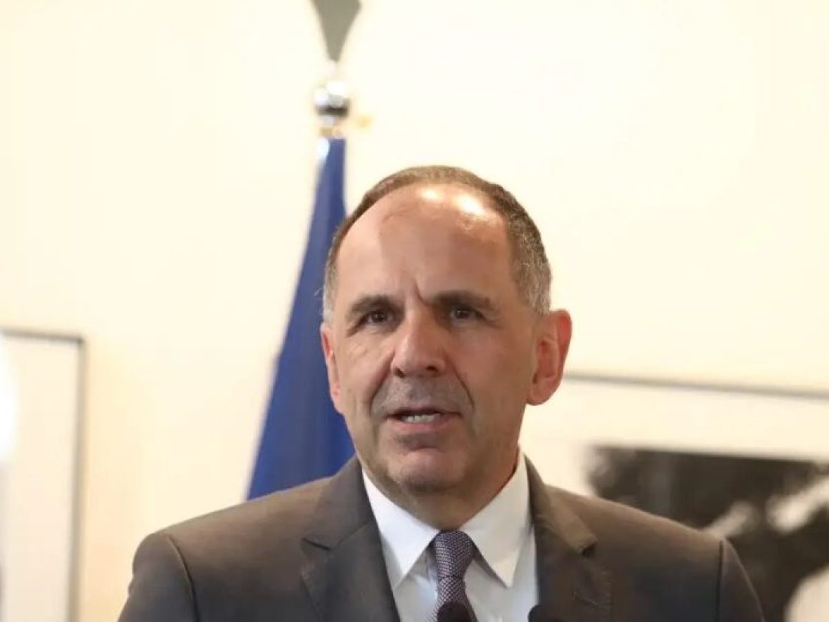 Γιώργος Γεραπετρίτης: Η Σούδα δεν απειλείται, ανησυχία για τα στενά του Ορμούζ, ιστορικό καθήκον η στρατιωτική αποστολή σ