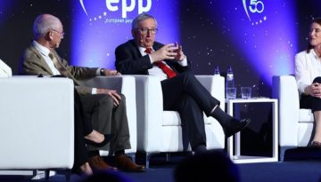 &Gamma;&iota;&omicron;ύ&nu;&kappa;&epsilon;&rho;: &laquo;&Epsilon;ί&mu;&alpha;&iota; &pi;&epsilon;&rho;ή&phi;&alpha;&nu;&omicron;&sigmaf; &pi;&omicron;&upsilon; &kappa;&rho;&alpha;&tau;ή&sigma;&alpha;&mu;&epsilon; &tau;&eta;&nu; &Epsilon;&lambda;&lambda;ά&delta;&alpha; &sigma;&tau;&eta;&nu; &epsilon;&upsilon;&rho;&omega;&zeta;ώ&nu;&eta;&raquo;