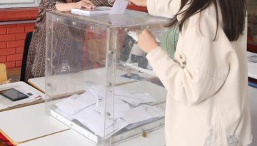 &Gamma;&rho;ί&phi;&omicron;&sigmaf;: 1 &sigma;&tau;&omicron;&upsilon;&sigmaf; 5 &laquo;&alpha;&delta;&iota;&epsilon;&upsilon;&kappa;&rho;ί&nu;&iota;&sigma;&tau;&omicron;&sigmaf;&raquo; &sigma;&tau;&iota;&sigmaf; &delta;&eta;&mu;&omicron;&sigma;&kappa;&omicron;&pi;ή&sigma;&epsilon;&iota;&sigmaf;