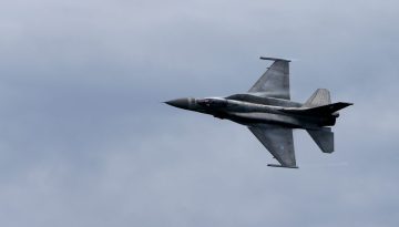 &Eta; &Alpha;&theta;ή&nu;&alpha; &pi;&alpha;ί&rho;&nu;&epsilon;&iota; &tau;&omicron;&hellip; &pi;ά&nu;&omega; &chi;έ&rho;&iota; &ndash; &Pi;ώ&sigmaf; &kappa;&alpha;&iota; &gamma;&iota;&alpha;&tau;ί &eta; &Epsilon;&lambda;&lambda;ά&delta;&alpha; &epsilon;&gamma;&gamma;&upsilon;ά&tau;&alpha;&iota; &tau;&eta; &theta;&omega;&rho;ά&kappa;&iota;&sigma;&eta; &tau;&eta;&sigmaf; &Kappa;ύ&pi;&rho;&omicron;&upsilon; &kappa;&alpha;&iota; &tau;&omicron;&upsilon; &Alpha;&iota;&gamma;&alpha;ί&omicron;&upsilon;