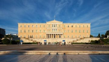 Η Ελλάδα υποχωρεί στον Παγκόσμιο Δείκτη Δημοκρατίας, κατατάσσοντας την χώρα κοντά στο τέλος της ΕΕ