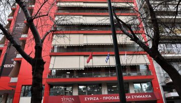 &Eta; &phi;&rho;&epsilon;&gamma;ά&tau;&alpha; &laquo;&Kappa;ί&mu;&omega;&nu;&raquo; &pi;&rho;&omicron;&kappa;&alpha;&lambda;&epsilon;ί &tau;&rho;&iota;&kappa;&upsilon;&mu;ί&epsilon;&sigmaf; &sigma;&tau;&omicron;&nu; &Sigma;&Upsilon;&Rho;&Iota;&Zeta;&Alpha;