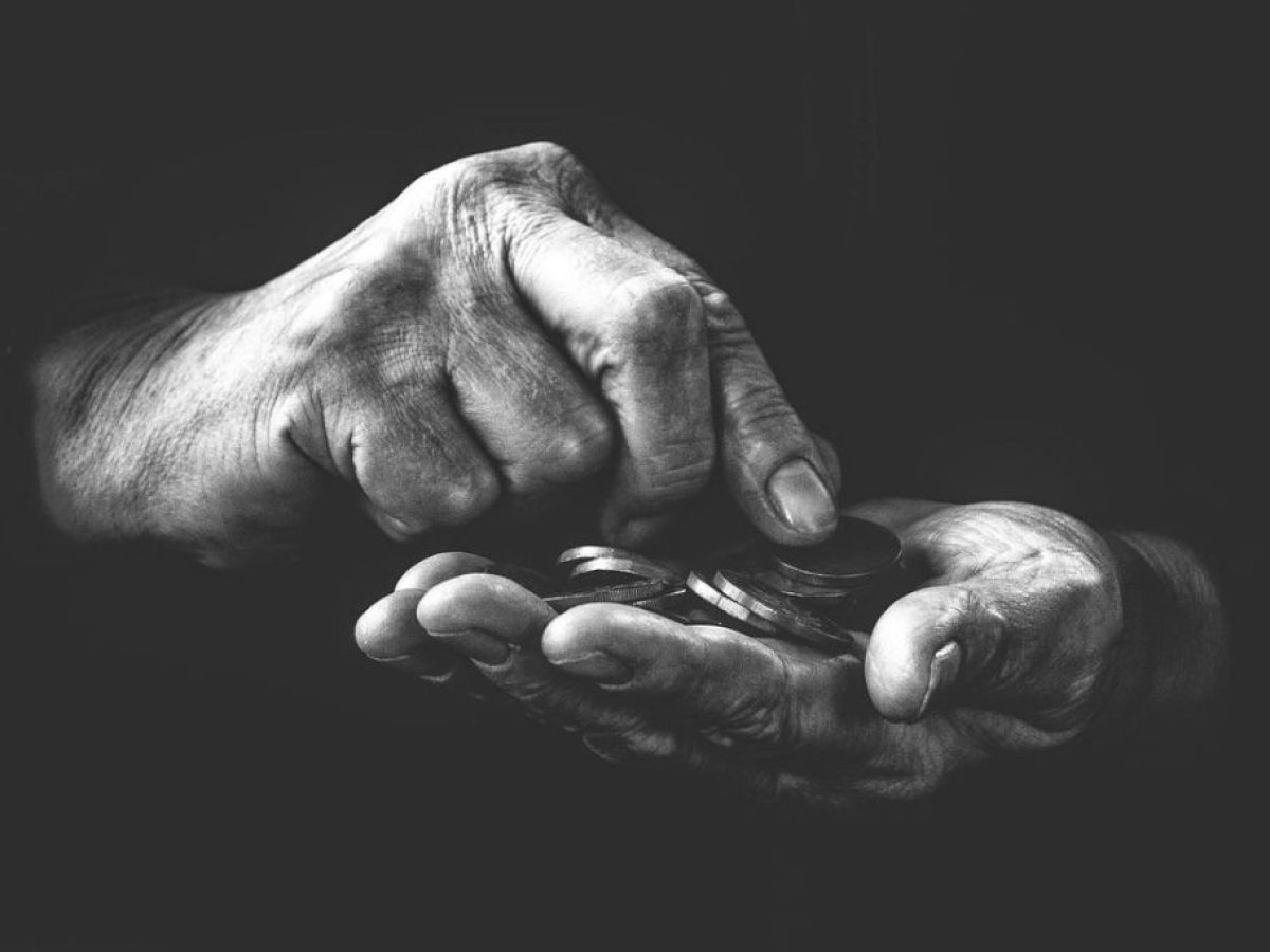 Η φτώχεια καταρρίπτει το οικονομικό «θαύμα» Μητσοτάκη