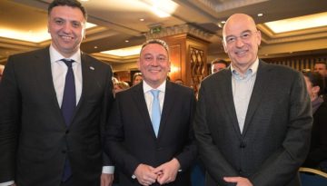 &Eta; &mu;&iota;&sigma;ή &kappa;&upsilon;&beta;έ&rho;&nu;&eta;&sigma;&eta; &sigma;&tau;&eta;&nu; &epsilon;&kappa;&delta;ή&lambda;&omega;&sigma;&eta; &tau;&omicron;&upsilon; &Beta;&lambda;ά&sigma;&eta;