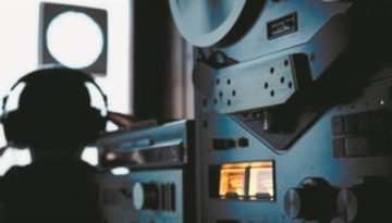 &Eta; &mu;&upsilon;&sigma;&tau;&iota;&kappa;ή &sigma;&upsilon;&nu;ά&nu;&tau;&eta;&sigma;&eta; &kappa;&alpha;&iota; &eta; &alpha;&pi;ό&phi;&alpha;&sigma;&eta; &Nu;&tau;ί&lambda;&iota;&alpha;&nu; &nu;&alpha; &mu;&iota;&lambda;ή&sigma;&epsilon;&iota;