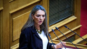 Η Πέτη Πέρκα πρόεδρος της Νέας Αριστεράς μετά την παραίτηση του Αλέξη Χαρίτση