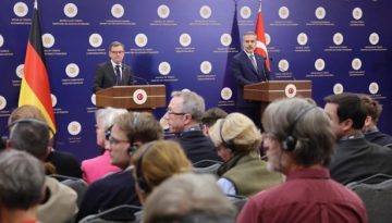 &Omicron;&iota; &sigma;&chi;έ&sigma;&epsilon;&iota;&sigmaf; &Epsilon;&Epsilon; &ndash; &Tau;&omicron;&upsilon;&rho;&kappa;ί&alpha;&sigmaf; &kappa;&alpha;&iota; &omicron; &rho;ό&lambda;&omicron;&sigmaf; &tau;&omicron;&upsilon; &Beta;&epsilon;&rho;&omicron;&lambda;ί&nu;&omicron;&upsilon; &ndash; &Tau;&alpha; έ&mu;&mu;&epsilon;&sigma;&alpha; &laquo;&kappa;&alpha;&rho;&phi;&iota;ά&raquo; &sigma;&epsilon; &Alpha;&theta;ή&nu;&alpha; &kappa;&alpha;&iota; &Lambda;&epsilon;&upsilon;&kappa;&omega;&sigma;ί&alpha;