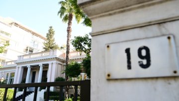 Υπ. Συμβούλιο: Αύριο «κλειδώνει» η νέα αύξηση του κατώτατου μισθού