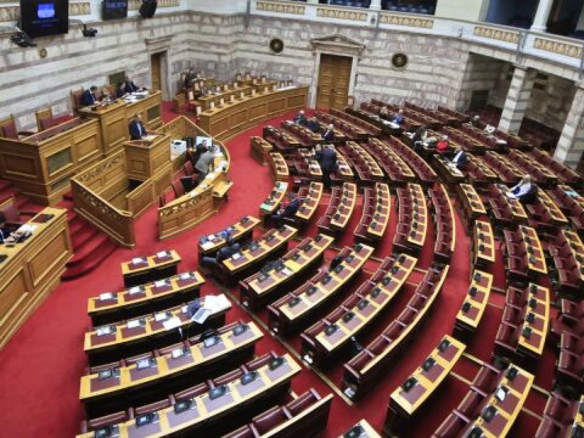 Υπερψηφίστηκε το νομοσχέδιο για τις Μεταφορές: Τι αλλάζει σε ταξί, αστικές συγκοινωνίες, ΚΤΕΟ, πρόστιμα και περιβαλλοντικ
