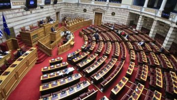 Υπερψηφίστηκε το νομοσχέδιο για τις Μεταφορές: Τι αλλάζει σε ταξί, αστικές συγκοινωνίες, ΚΤΕΟ, πρόστιμα και περιβαλλοντικ