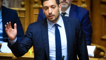 Υπερψηφίστηκε το νομοσχέδιο Κυρανάκη για τις Μεταφορές – «Πέρασαν» και οι διατάξεις για τα Ταξί