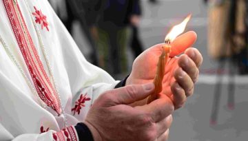 ΥΠΕΞ: Η Ελλάδα θα εξαντλήσει κάθε δυνατότητα μεταφοράς του Αγίου Φωτός