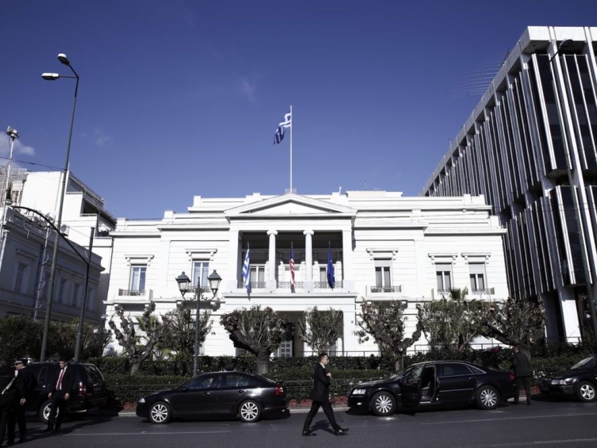 ΥΠΕΞ: Σε επιφυλακή η Αθήνα για τις εξελίξεις στο Ιράν – Ανησυχία για τα Στενά του Ορμούζ