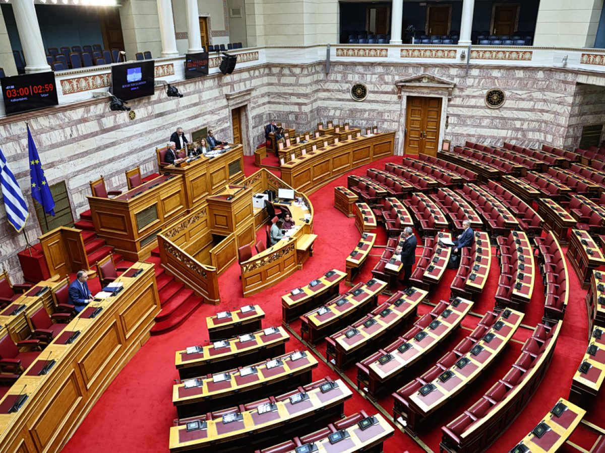 Υποκλοπές: Γραμμή απαξίωσης από Μαξίμου – «Κλειδώνει» η μάχη κορυφής στη Βουλή 