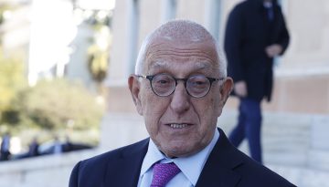 &Kappa;&alpha;&kappa;&lambda;&alpha;&mu;ά&nu;&eta;&sigmaf; &sigma;&epsilon; &Chi;&omicron;ύ&pi;&alpha;: &Eta; &delta;&iota;&kappa;&omicron;&gamma;&rho;&alpha;&phi;ί&alpha; &gamma;&iota;&alpha; &Kappa;&alpha;&rho;&alpha;&mu;&alpha;&nu;&lambda;ή &sigma;&tau;&eta; &delta;&iota;ά&theta;&epsilon;&sigma;&eta; &tau;&omega;&nu; &beta;&omicron;&upsilon;&lambda;&epsilon;&upsilon;&tau;ώ&nu;