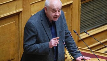 &Kappa;&alpha;&rho;&alpha;&theta;&alpha;&nu;&alpha;&sigma;ό&pi;&omicron;&upsilon;&lambda;&omicron;&sigmaf;: &Omicron; &Delta;έ&nu;&delta;&iota;&alpha;&sigmaf; &pi;&alpha;&rho;&alpha;&delta;έ&chi;&tau;&eta;&kappa;&epsilon; &tau;&eta;&nu; &epsilon;&mu;&pi;&lambda;&omicron;&kappa;ή &tau;&eta;&sigmaf; &Epsilon;&lambda;&lambda;ά&delta;&alpha;&sigmaf; &sigma;&tau;&omicron;&nu; &pi;ό&lambda;&epsilon;&mu;&omicron;