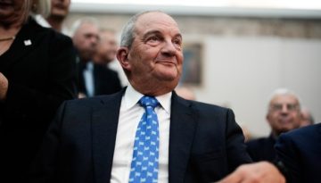 &laquo;&Kappa;&alpha;&rho;&phi;&iota;ά&raquo; &Kappa;&alpha;&rho;&alpha;&mu;&alpha;&nu;&lambda;ή: Ό&sigma;&omicron; &eta; &alpha;&gamma;&rho;&omicron;&tau;&iota;&kappa;ή &pi;&omicron;&lambda;&iota;&tau;&iota;&kappa;ή &epsilon;&xi;&alpha;&nu;&tau;&lambda;&epsilon;ί&tau;&alpha;&iota; &sigma;&epsilon; &epsilon;&xi;&alpha;&gamma;&gamma;&epsilon;&lambda;ί&epsilon;&sigmaf; &alpha;&pi;&omicron;&sigma;&pi;&alpha;&sigma;&mu;&alpha;&tau;&iota;&kappa;ώ&nu; &mu;έ&tau;&rho;&omega;&nu; &eta; &kappa;&rho;ί&sigma;&eta; &theta;&alpha; &alpha;&nu;&alpha;&kappa;&upsilon;&kappa;&lambda;ώ&nu;&epsilon;&tau;&alpha;&iota;