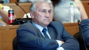 &Kappa;&alpha;&tau;&alpha;&delta;&iota;&kappa;ά&sigma;&tau;&eta;&kappa;&epsilon; &omicron; &Psi;&omega;&mu;&iota;ά&delta;&eta;&sigmaf; &gamma;&iota;&alpha; &tau;&alpha; &laquo;45ά&rho;&iota;&alpha;&raquo; &ndash; &Kappa;&alpha;&tau;&rsquo; &omicron;ί&kappa;&omicron;&nu; &kappa;ά&theta;&epsilon;&iota;&rho;&xi;&eta; 10 &epsilon;&tau;ώ&nu; &mu;&epsilon; &alpha;&nu;&alpha;&sigma;&tau;&omicron;&lambda;ή