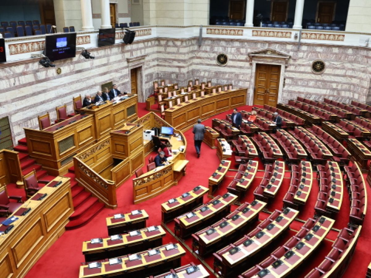 Κατατέθηκαν στη Βουλή προς κύρωση οι συμβάσεις με Chevron και Helleniq για τους υδρογονάνθρακες