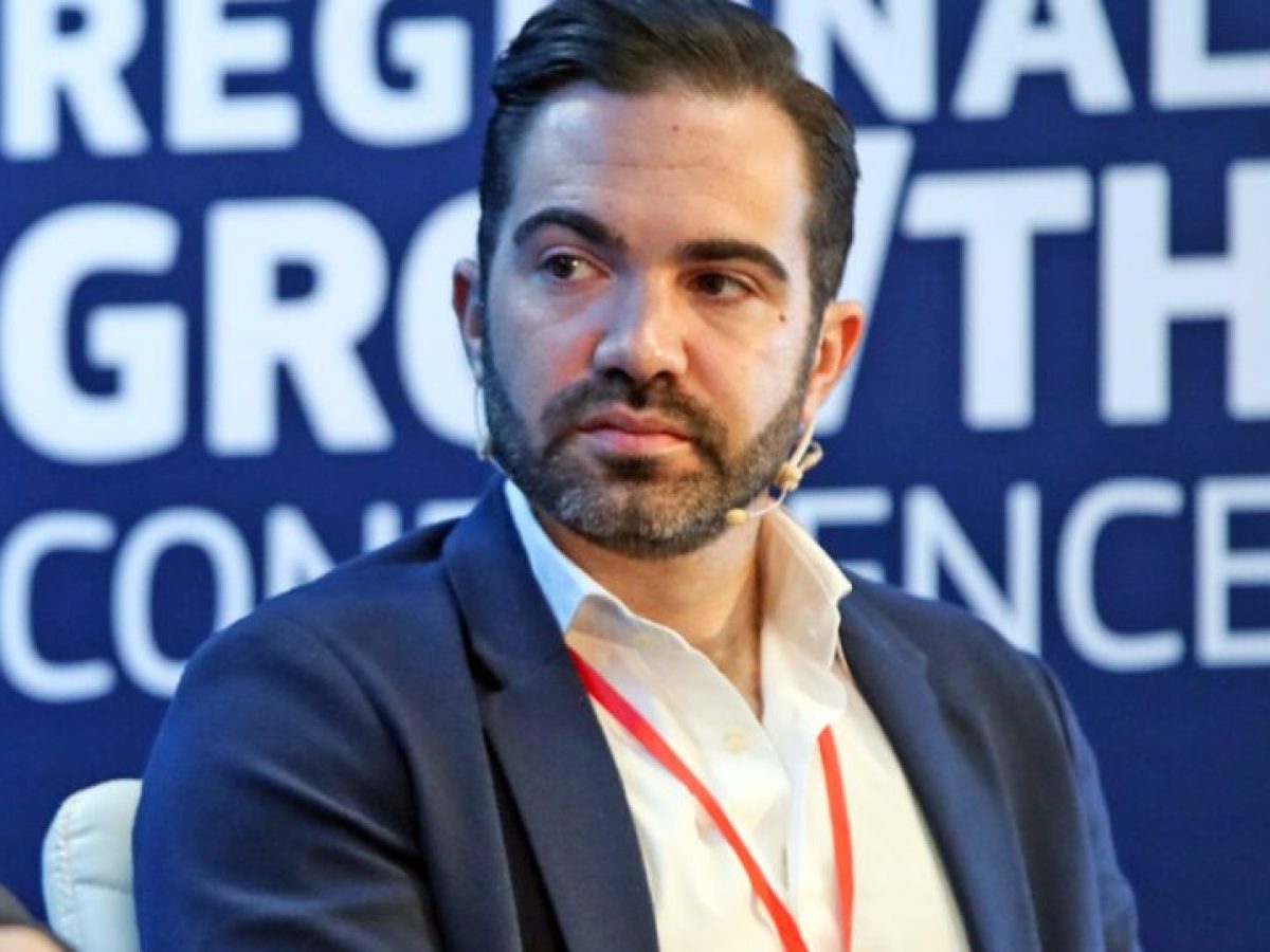 &Kappa;&alpha;&iota; &omicron; &epsilon;&gamma;&gamma;&omicron;&nu;ό&sigmaf; &tau;&omicron;&upsilon; &Alpha;. &Pi;&alpha;&pi;&alpha;&nu;&delta;&rho;έ&omicron;&upsilon; &pi;&alpha;ί&rho;&nu;&epsilon;&iota; &theta;έ&sigma;&eta; &gamma;&iota;&alpha; &tau;&omicron; &nu;&tau;&omicron;&kappa;&iota;&mu;&alpha;&nu;&tau;έ&rho; &sigma;&chi;&epsilon;&tau;&iota;&kappa;ά &mu;&epsilon; &tau;&eta; &laquo;17&Nu;&raquo;