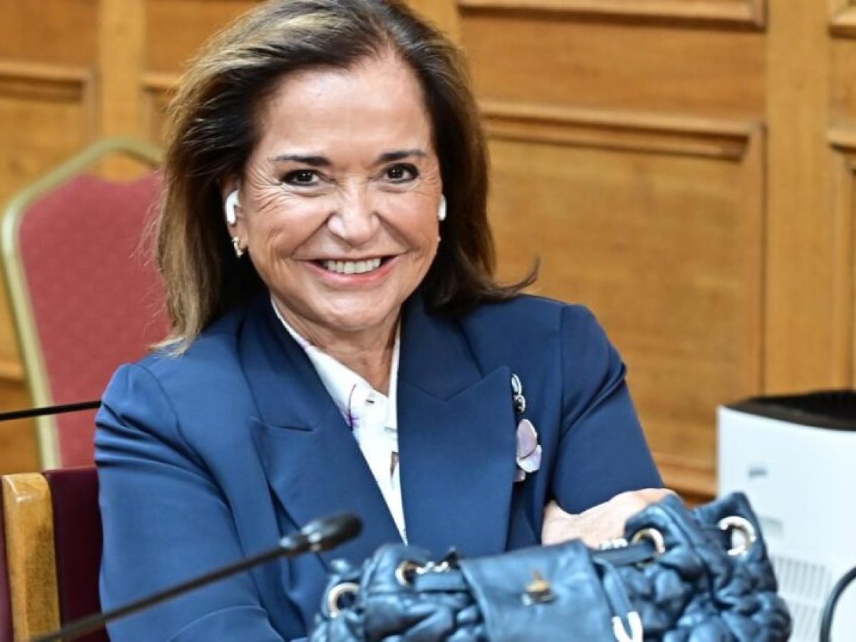 Και «Ακαδημαϊκός» και «Παριζιάνα» η Ντόρα