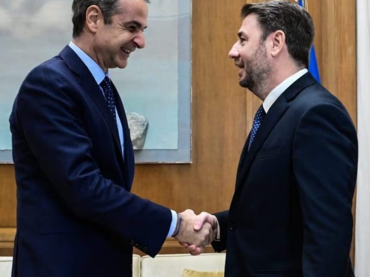 Κερδισμένοι Μητσοτάκης και Ανδρουλάκης: Οι κυλιόμενες δημοσκοπήσεις μετά την ανάφλεξη στη Μέση Ανατολή