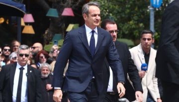 Κηδεία Μαρινέλλας: Έφτασε στη Μητρόπολη Αθηνών ο Κυριάκος Μητσοτάκης (Εικόνες  Βίντεο)