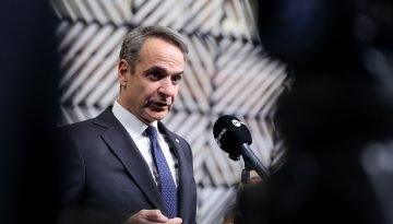 &Kappa;&upsilon;&rho;&iota;ά&kappa;&omicron;&sigmaf; &Mu;&eta;&tau;&sigma;&omicron;&tau;ά&kappa;&eta;&sigmaf;: &laquo;&Eta; &Epsilon;&upsilon;&rho;ώ&pi;&eta; &pi;&rho;έ&pi;&epsilon;&iota; &nu;&alpha; &epsilon;ί&nu;&alpha;&iota; έ&tau;&omicron;&iota;&mu;&eta; &sigma;&epsilon; &pi;&epsilon;&rho;ί&pi;&tau;&omega;&sigma;&eta; &pi;&omicron;&upsilon; &delta;&epsilon;&chi;&theta;&epsilon;ί &epsilon;&pi;ί&theta;&epsilon;&sigma;&eta; έ&delta;&alpha;&phi;ό&sigmaf; &tau;&eta;&sigmaf;&raquo;