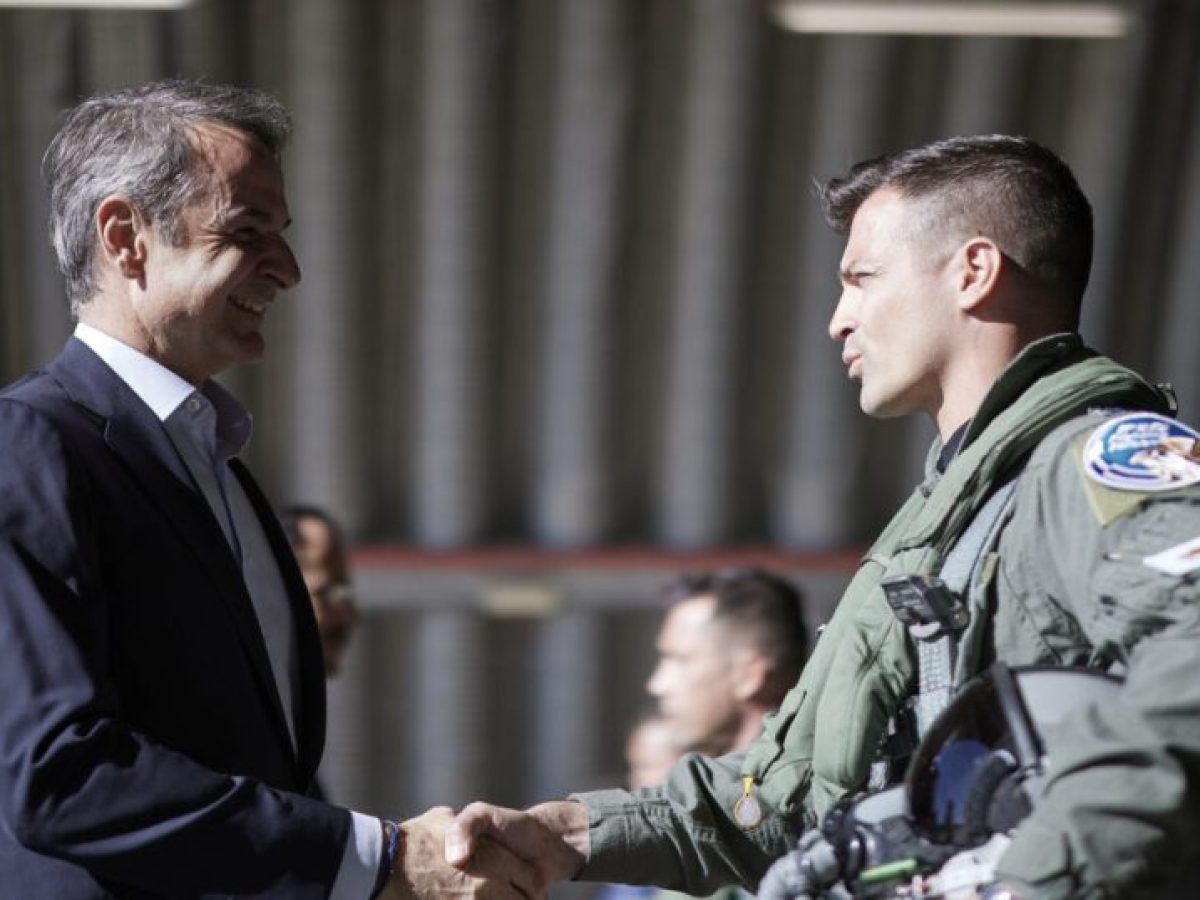 Κυριάκος Μητσοτάκης: Ο πρωθυπουργός συνάντησε τους πιλότους των ελληνικών F-16 στην Κύπρο