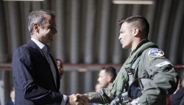 Κυριάκος Μητσοτάκης: Ο πρωθυπουργός συνάντησε τους πιλότους των ελληνικών F-16 στην Κύπρο