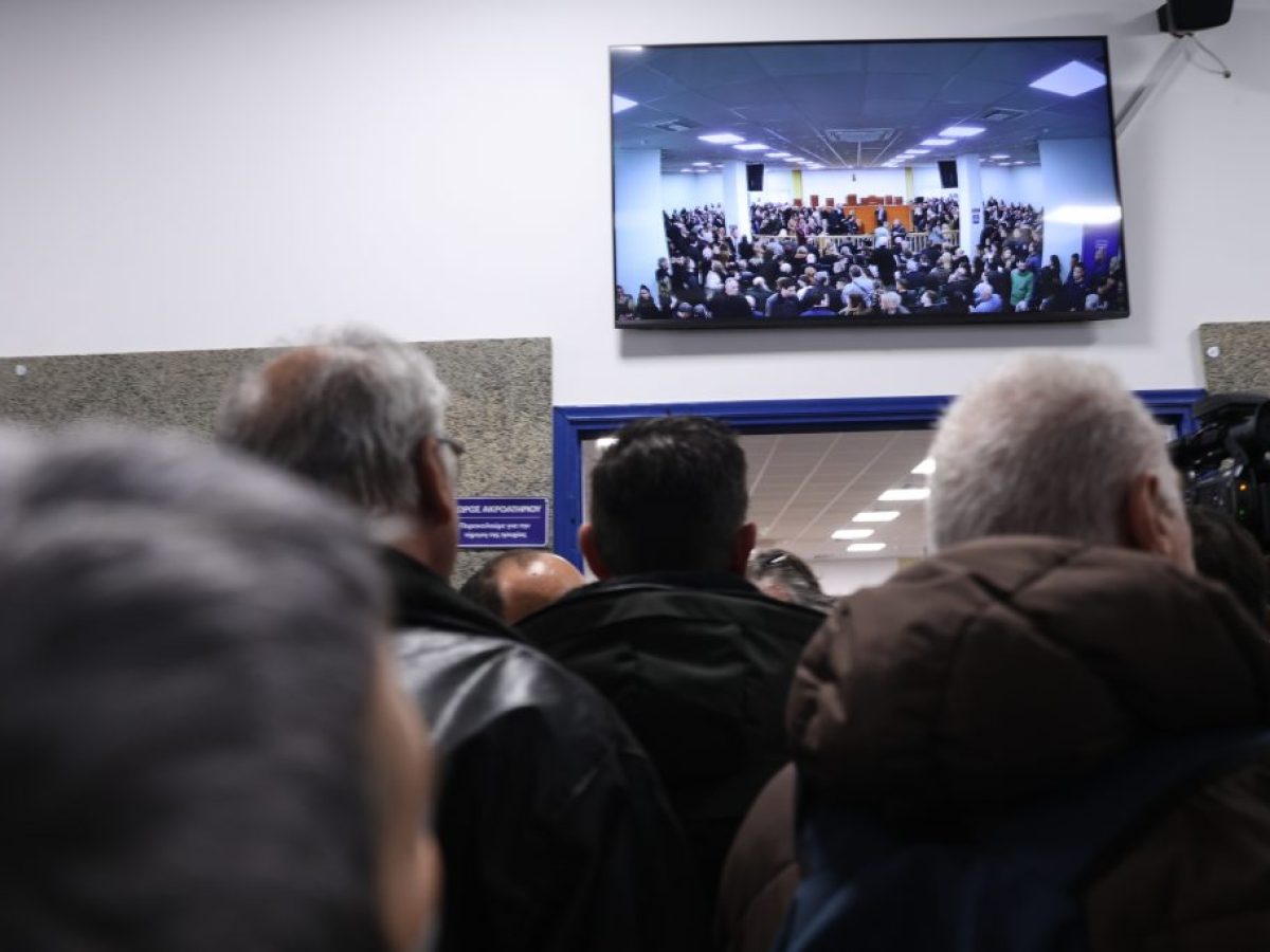 ΚΚΕ: Κυβέρνηση και κράτος να συνεχίζουν τα παιχνίδια με τον πόνο των συγγενών των θυμάτων Τεμπών